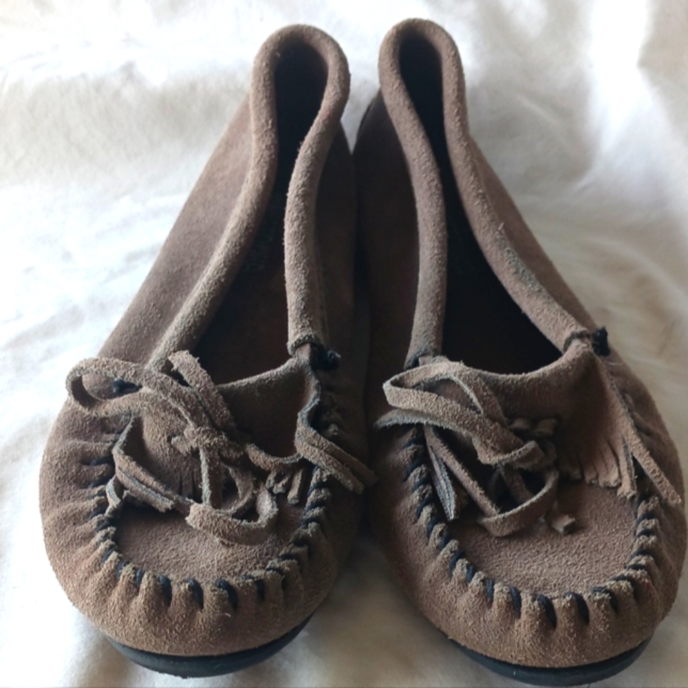 Minnetonka Moccasin Women’s Driving Shoe Gray Suede Size 9.5